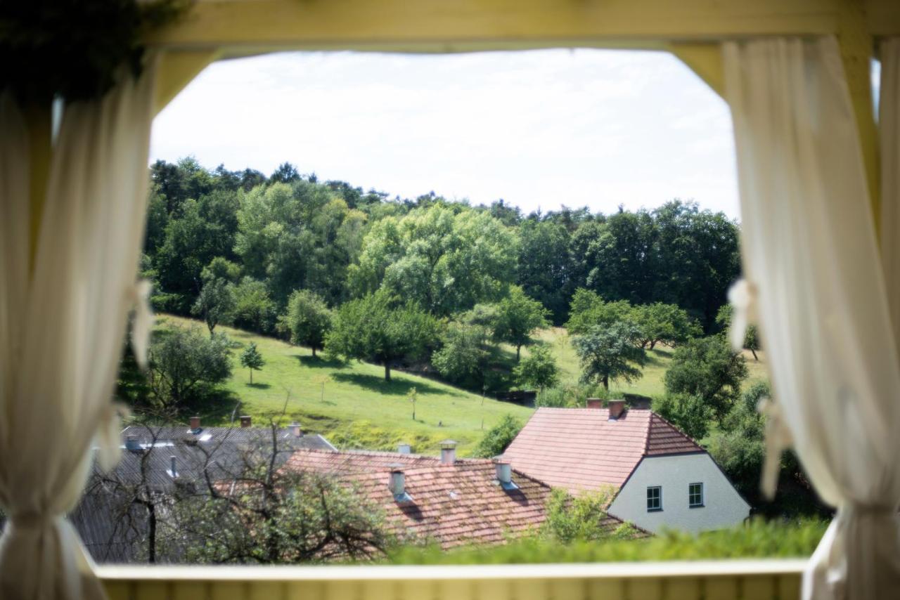 Kupfer-Dachl Hotell Katzelsdorf Exteriör bild