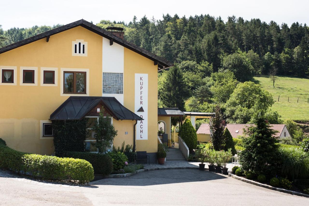 Kupfer-Dachl Hotell Katzelsdorf Exteriör bild